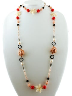 Collier long en or rose 9 carats, perles et pierres dures