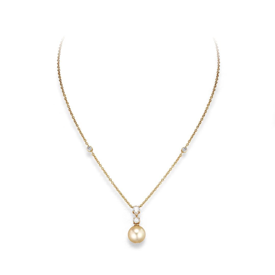 Pendant in 18kt yellow gold set with one yellow pearl, one pear-shaped diamond 0.50 and 4 diamonds 0.57 cts               
