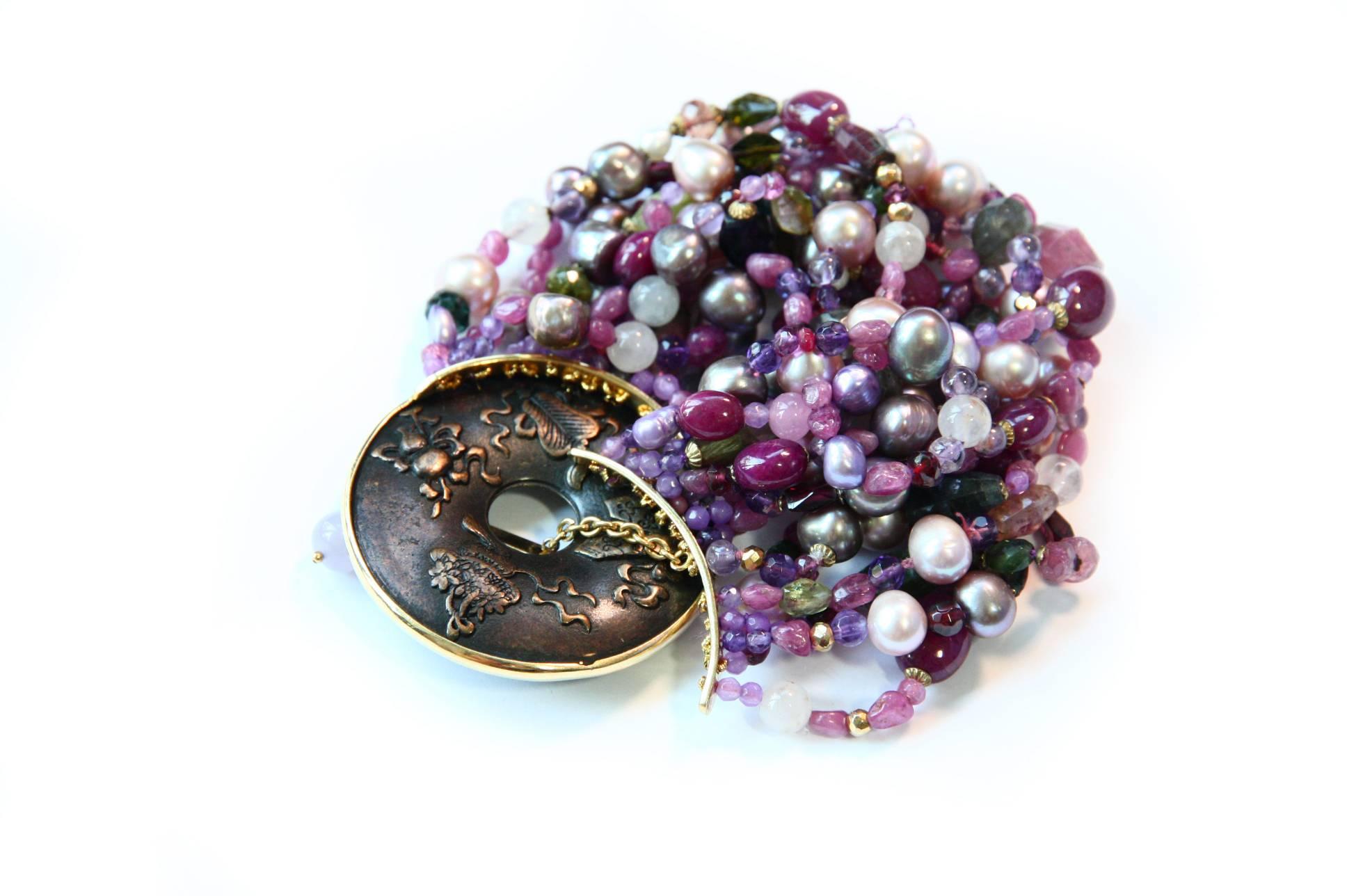 Bracelet de pièces de monnaie en or 18 carats avec perles, rubis, rubis et tourmaline Pour femmes en vente