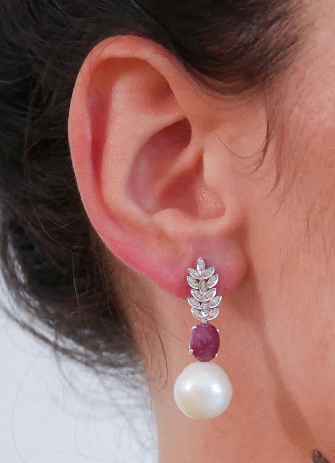 Pearls, Rubies, Diamonds, 14 Karat White Gold Earrings. In Good Condition For Sale In Marcianise, Marcianise (CE)