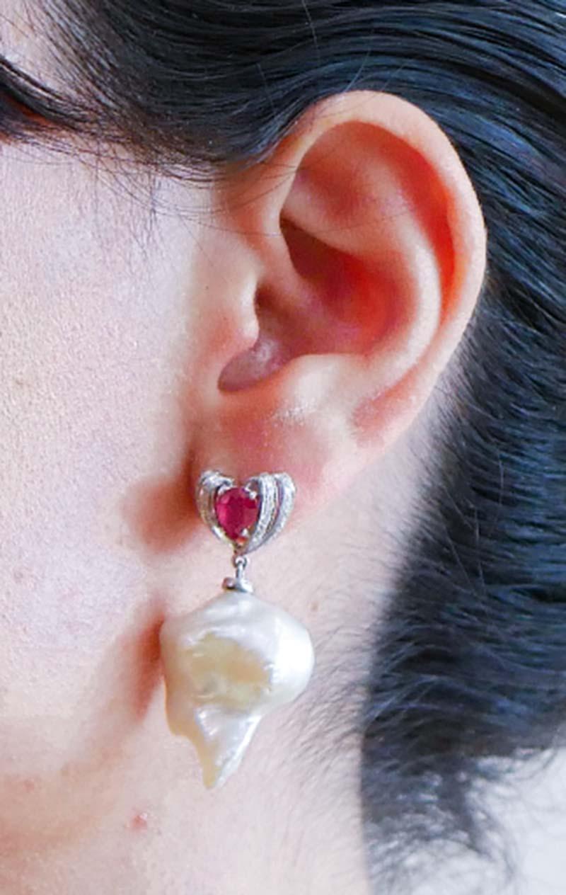 Pearls, Rubies, Diamonds, 14 Karat White Gold Earrings In Good Condition For Sale In Marcianise, Marcianise (CE)