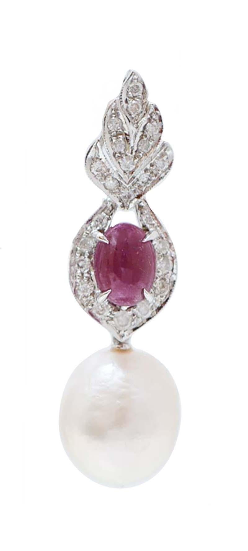 Amazing earrings in platinum structure mounted with diamonds for all the length and a ruby in the central part. As pendant, a pearl.
These earrings were totally handmade by Italian master goldsmiths and they are in perfect conditions.
Diamonds 0.92