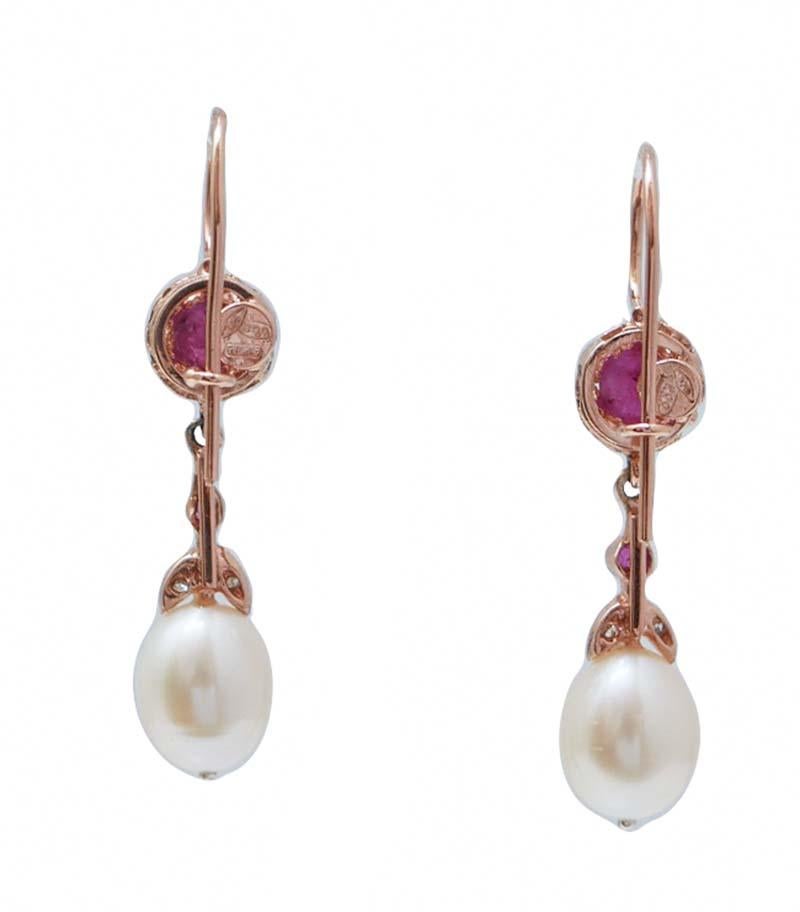 Rétro Perle, rubini, diamanti, orecchini in oro rosa e argento. in vendita