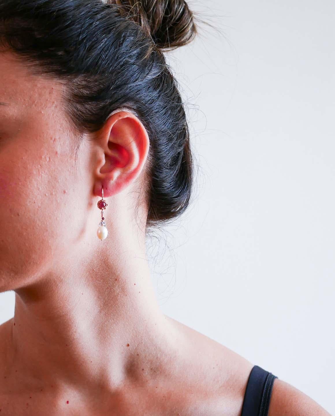 Taglio misto Perle, rubini, diamanti, orecchini in oro rosa e argento. in vendita