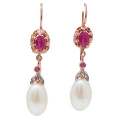Perle, rubini, diamanti, orecchini in oro rosa e argento.
