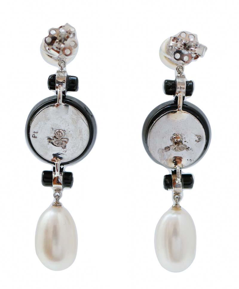 Rétro Perles, rubis, onyx, diamants, platine Boucles d'oreilles. en vente
