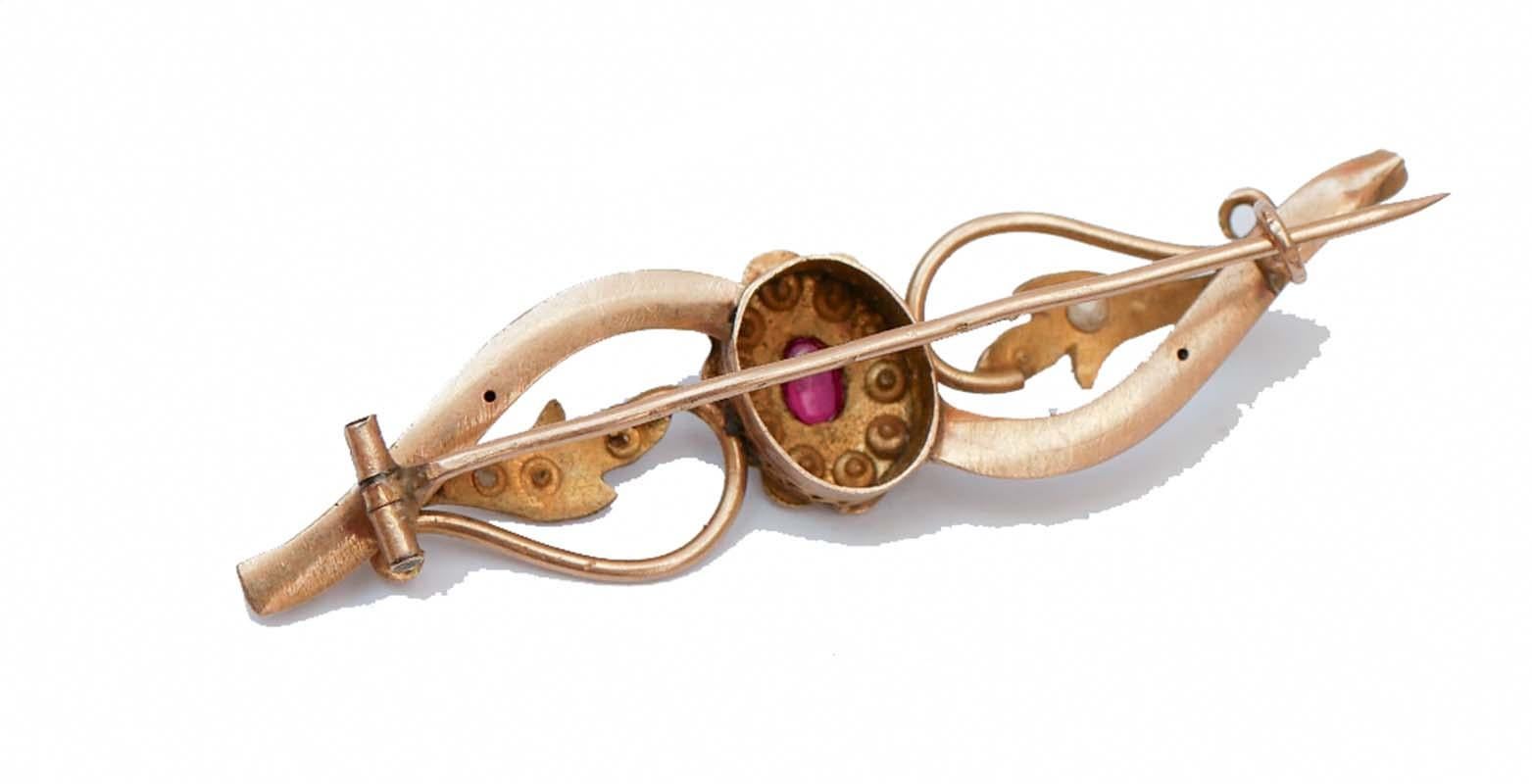 Rétro Perle, rubino, spilla in oro rosa 18 carati. in vendita