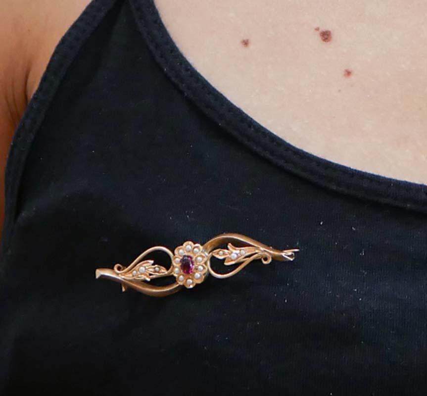 Perle, rubino, spilla in oro rosa 18 carati. In condizioni buone in vendita a Marcianise, Marcianise (CE)