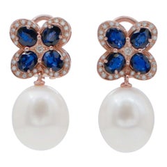 Boucles d'oreilles pendantes en or rose 14 carats, perles, saphirs et diamants
