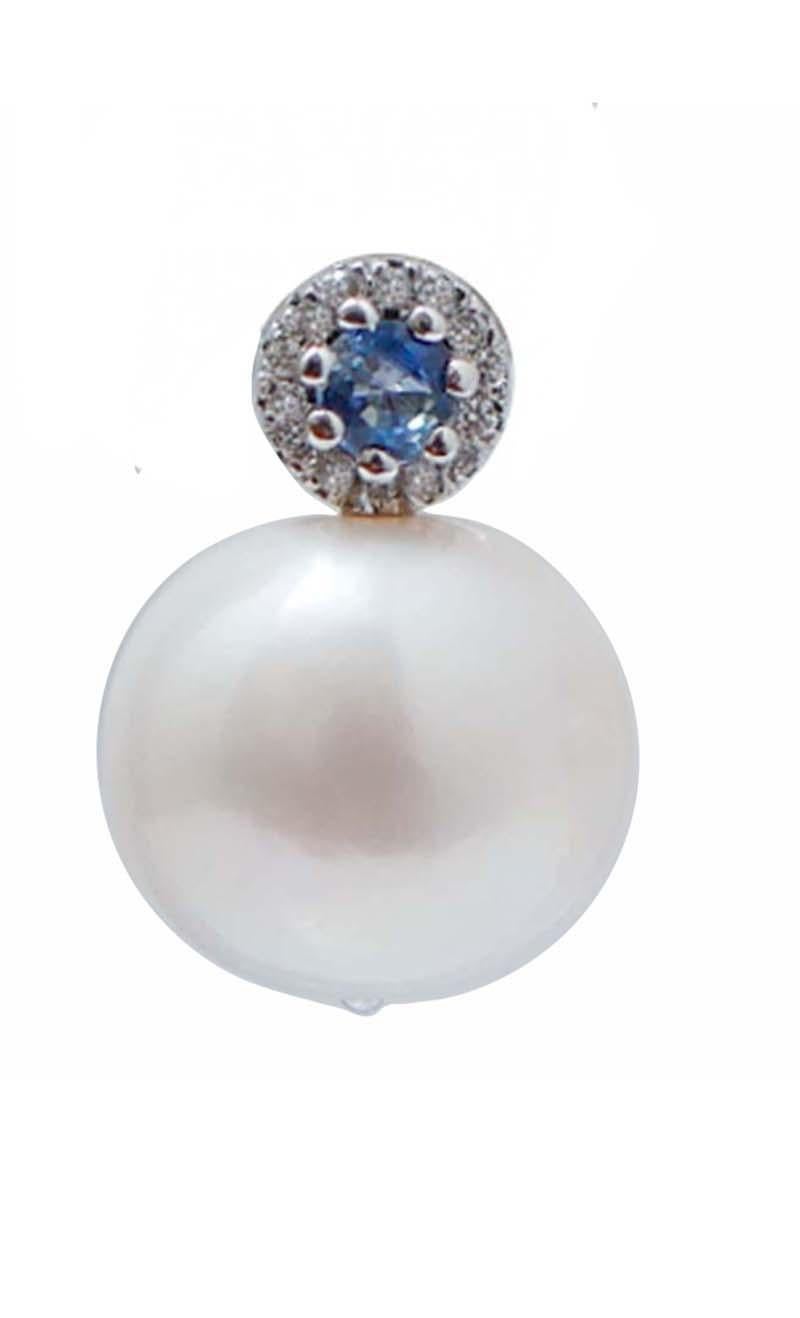 Amazing earrings in 14 kt white gold structure mounted with a sapphire surrounded by diamonds and a pearl as pendant.
These earrings were totally handmade by Italian master goldsmiths and they are in perfect conditions.
Diamonds 0.14 ct
Sapphires