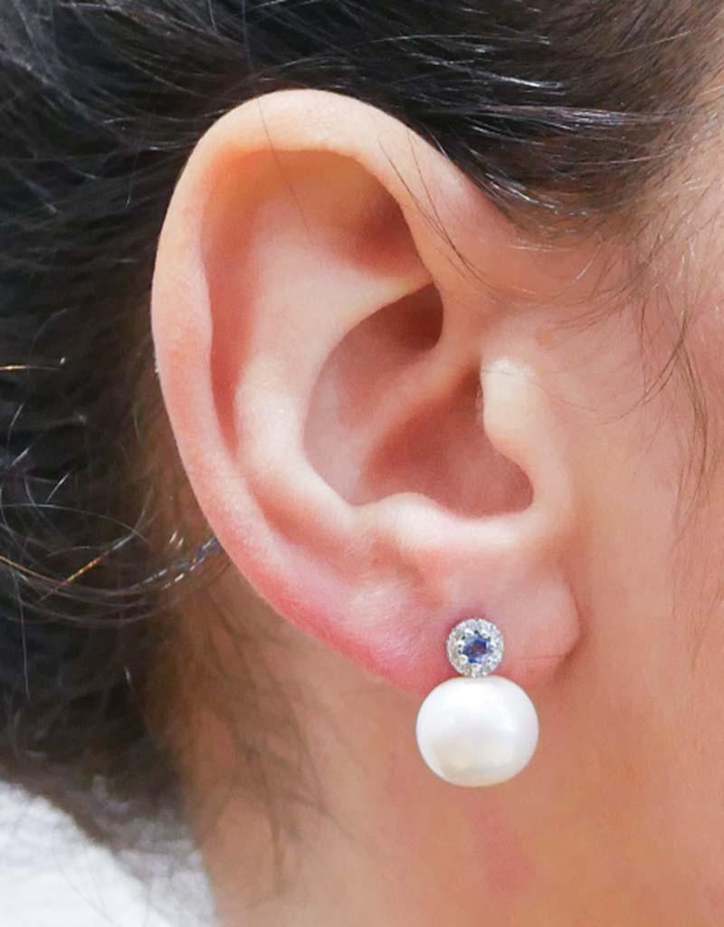 Pearls, Sapphires, Diamonds, 14 Karat White Gold Earrings. In Good Condition For Sale In Marcianise, Marcianise (CE)