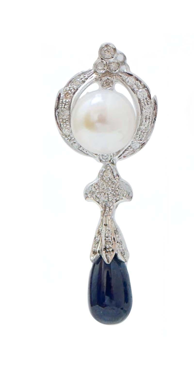 Amazing earrings in platinum structure mounted with a pearl surrounded by a frame of diamonds. In the middle, diamonds and, as pendant, a drop sapphire.
These earrings were totally handmade by Italian master goldsmiths and they are in perfect