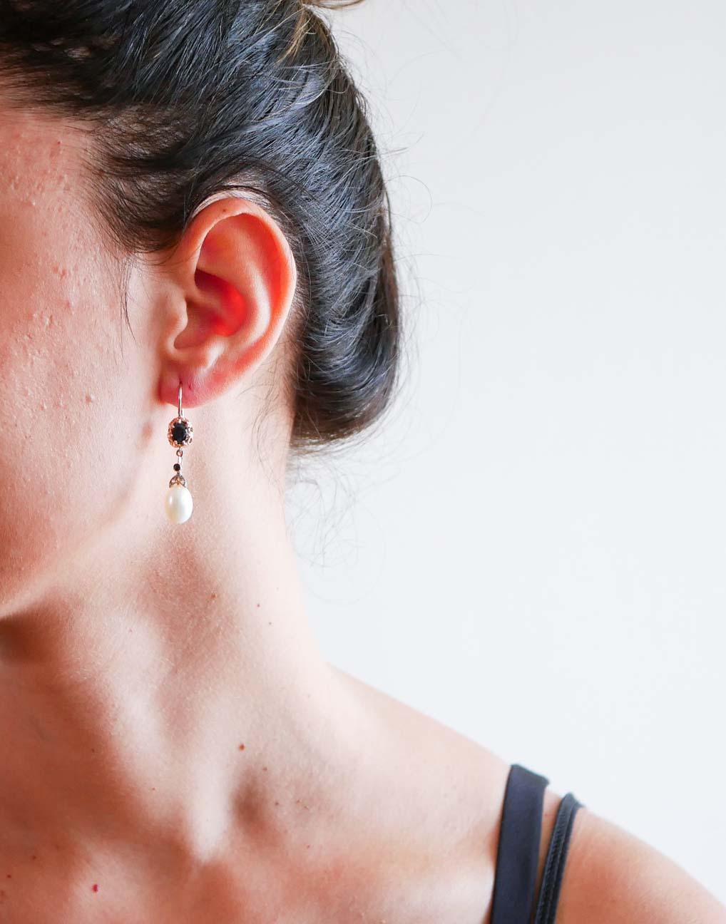 Pendientes de perlas, zafiros, diamantes, oro rosa y plata Corte mixto en venta