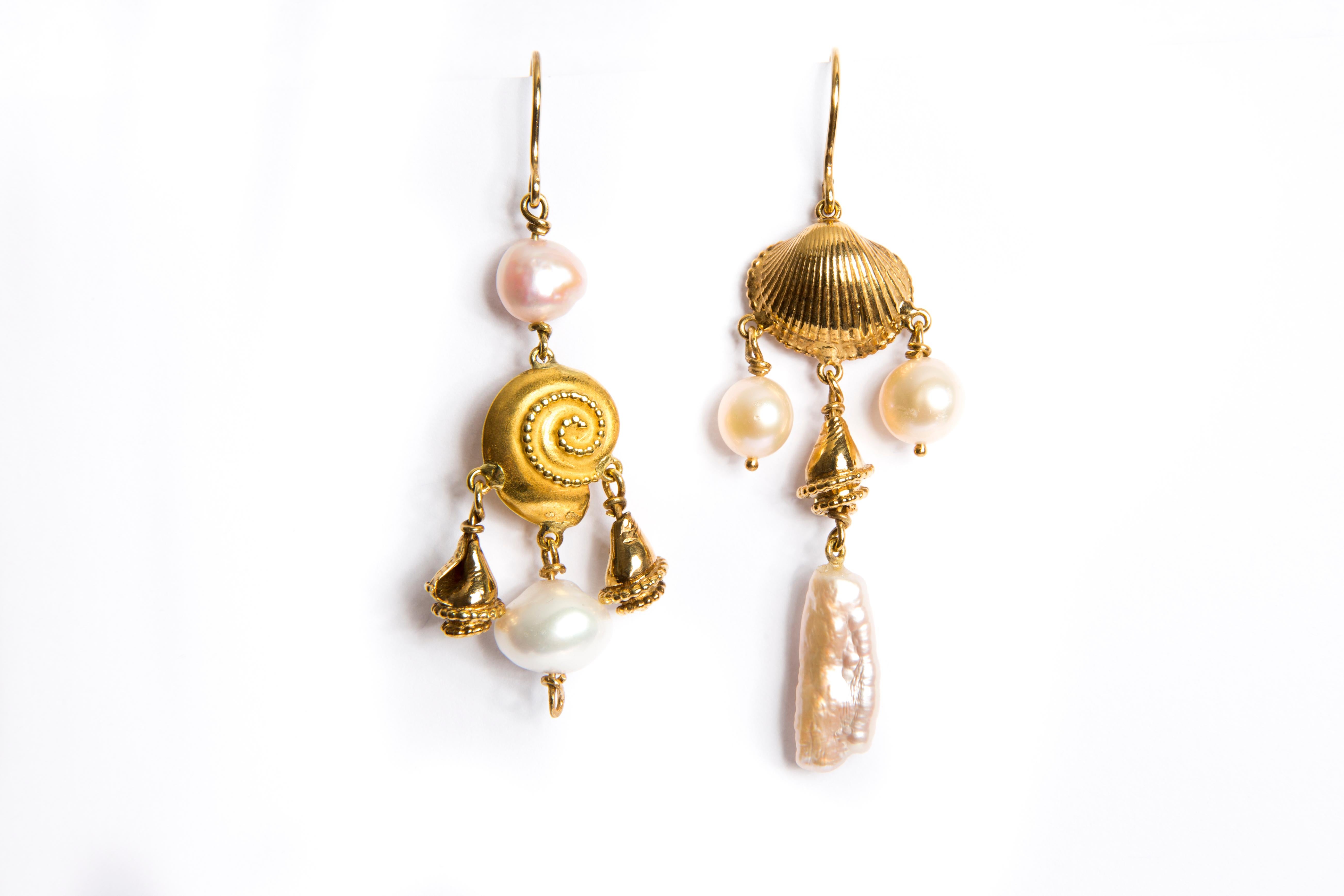 Our beautiful range of ocean collection is featuring these exceptional earrings with cultured pearls. Beautiful natural shell handcrafted with yellow gold 18K that will distinguish perfectly your natural elegance.
An exclusive item designed with