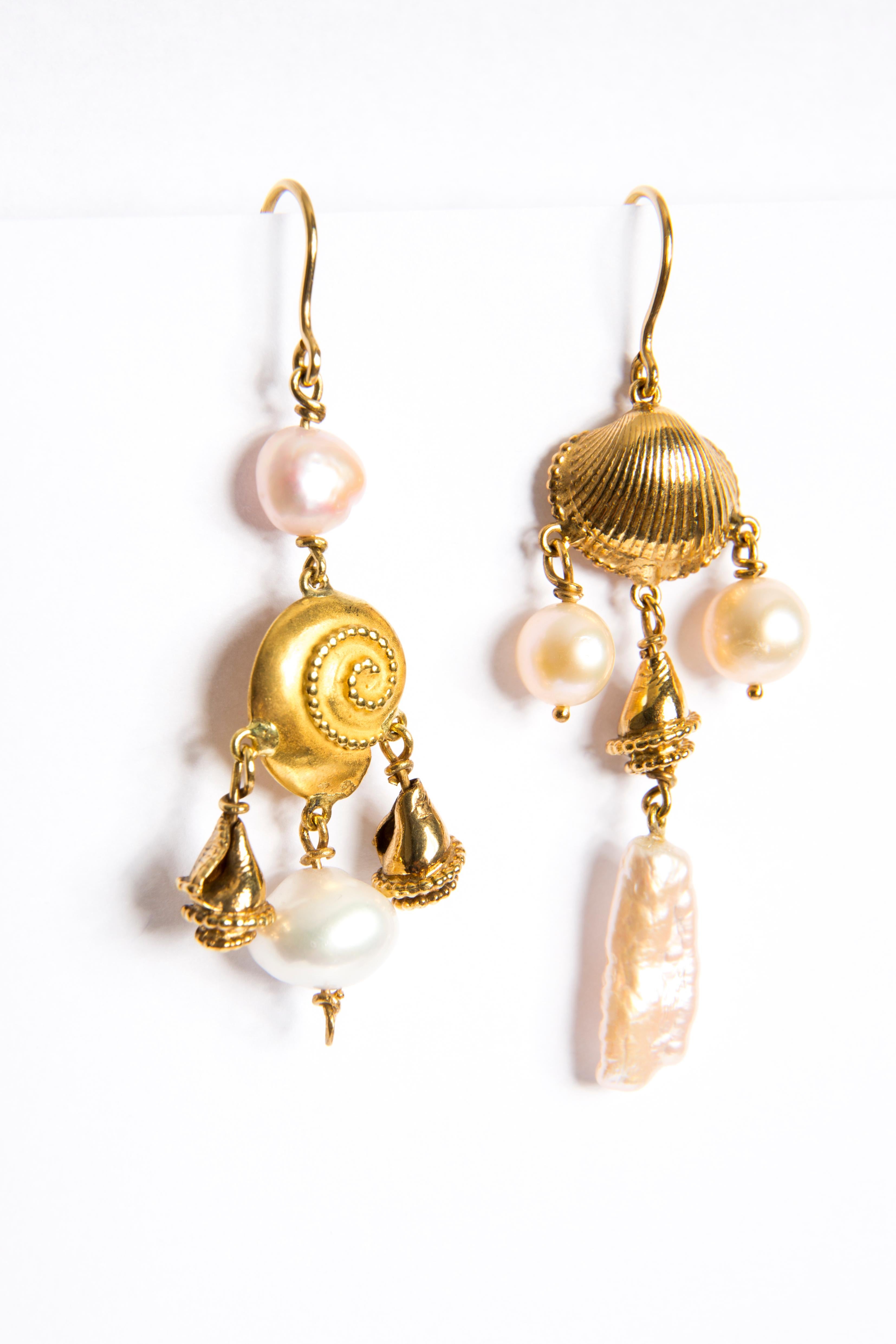 Contemporary Pearls Shells Yellow Gold 18 Karat Dangle Drop Earrings For Sale