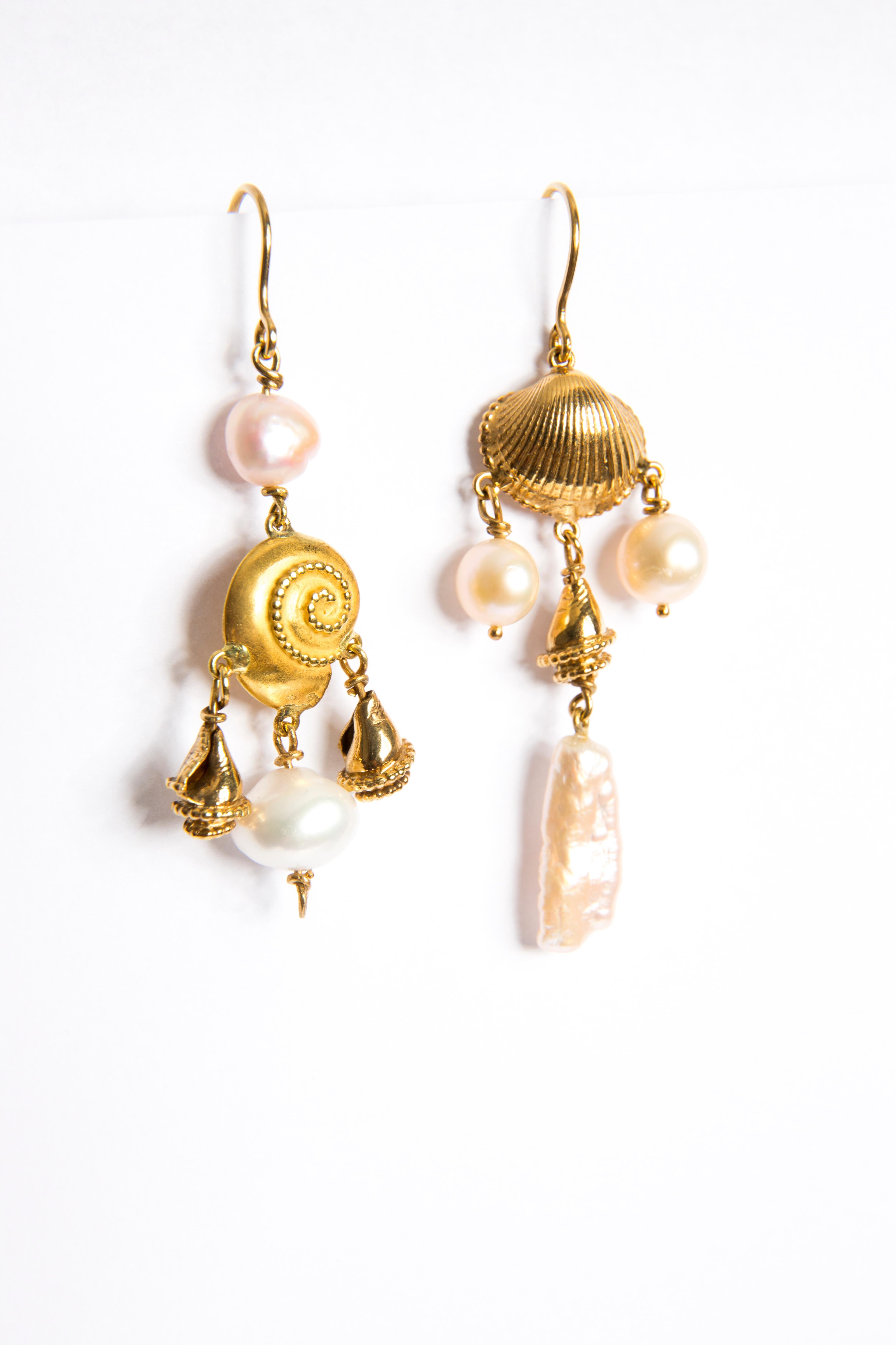 Pearls Shells Yellow Gold 18 Karat Dangle Drop Earrings In New Condition For Sale In Wiesbaden, DE
