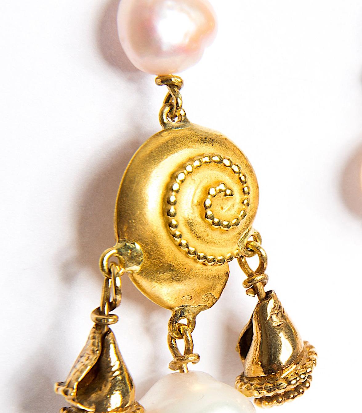 Pearls Shells Yellow Gold 18 Karat Dangle Drop Earrings For Sale 1