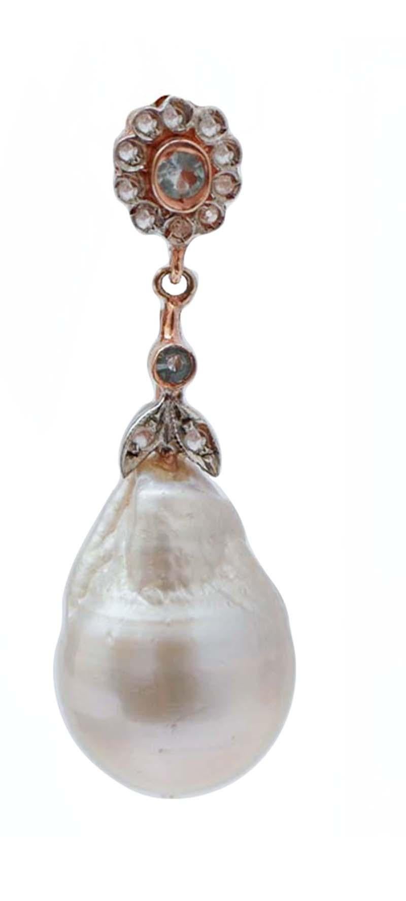 Superbes boucles d'oreilles pendantes en or rose 9 carats et structure en argent montées avec une fleur sertie de diamants et d'une topaze ; au centre, des feuilles serties de diamants et, sur celle-ci, une topaze et, en pendentif, une perle.
Ces