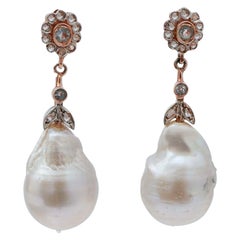 Orecchini con perle, topazio, diamanti, oro rosa e argento.