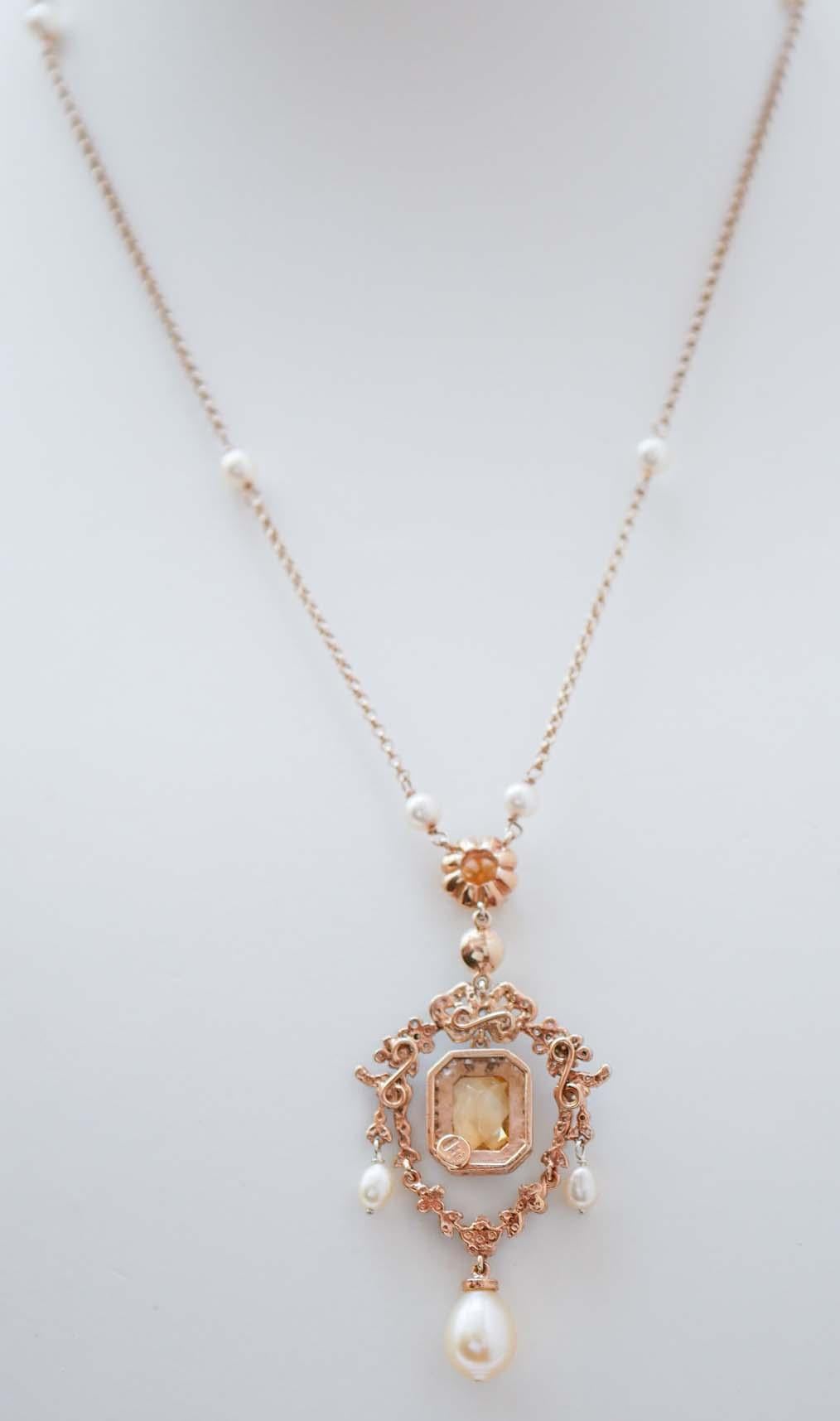 Taille mixte Collier à pendentifs en perles, topaze, diamants, or rose et argent. en vente