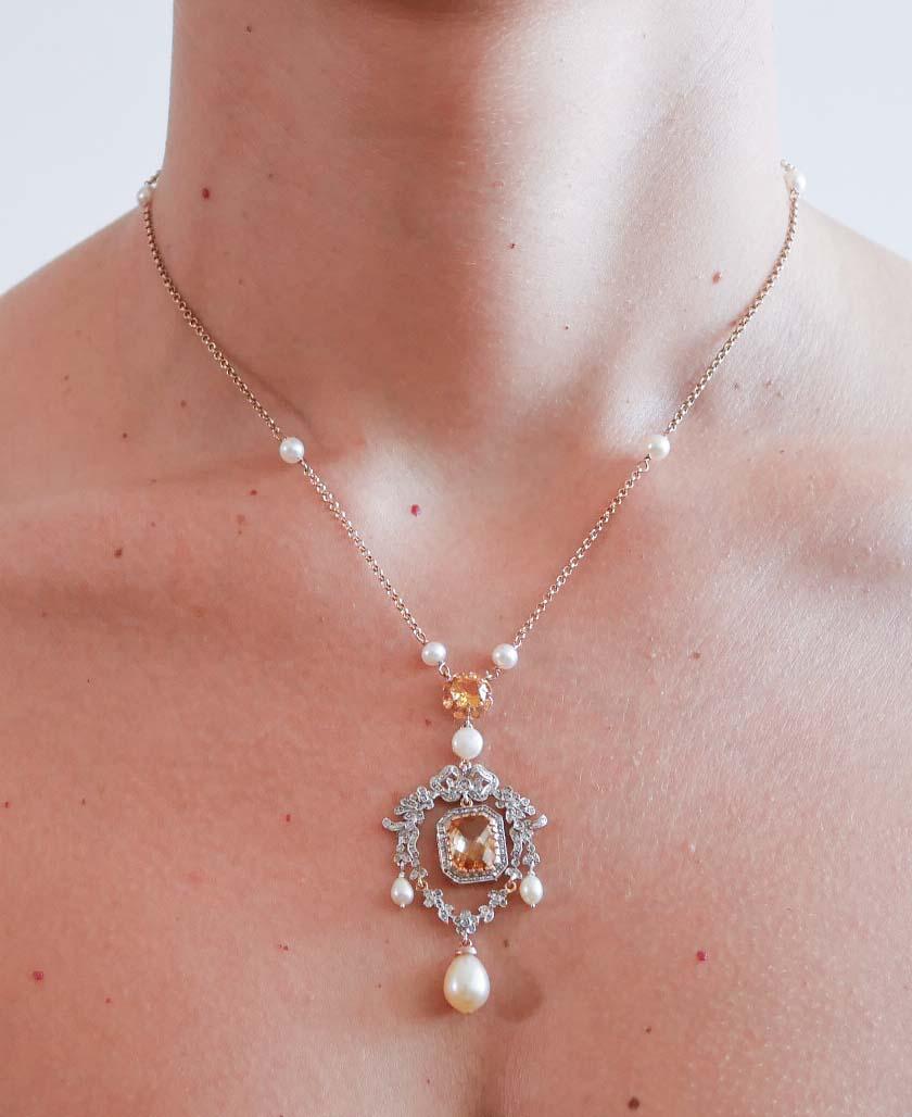 Collier à pendentifs en perles, topaze, diamants, or rose et argent. Pour femmes en vente