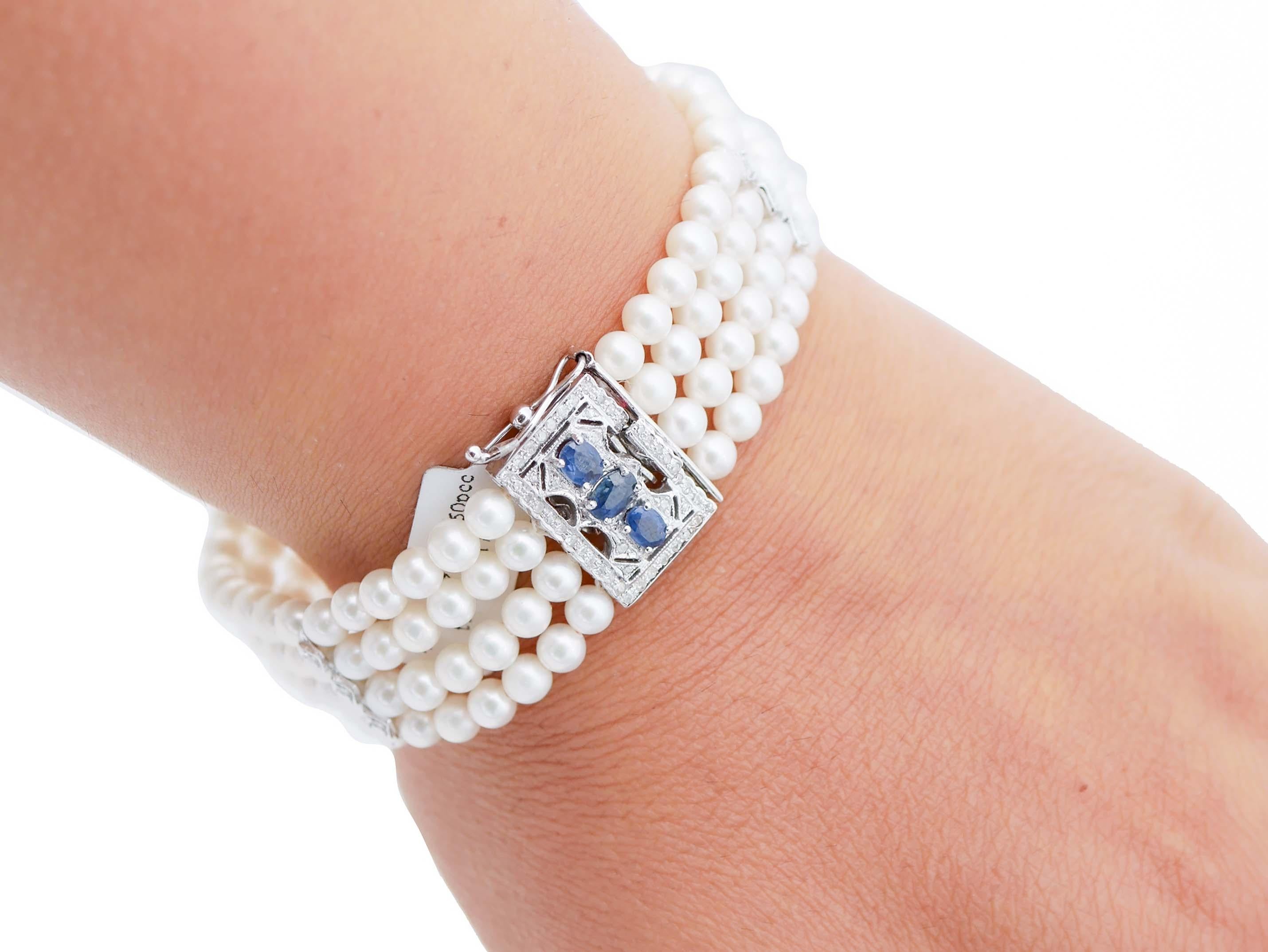 Perle, diamanti bianchi, zaffiri blu, bracciale Retrò con perline in oro bianco 14 carati In condizioni buone a Marcianise, Marcianise (CE)