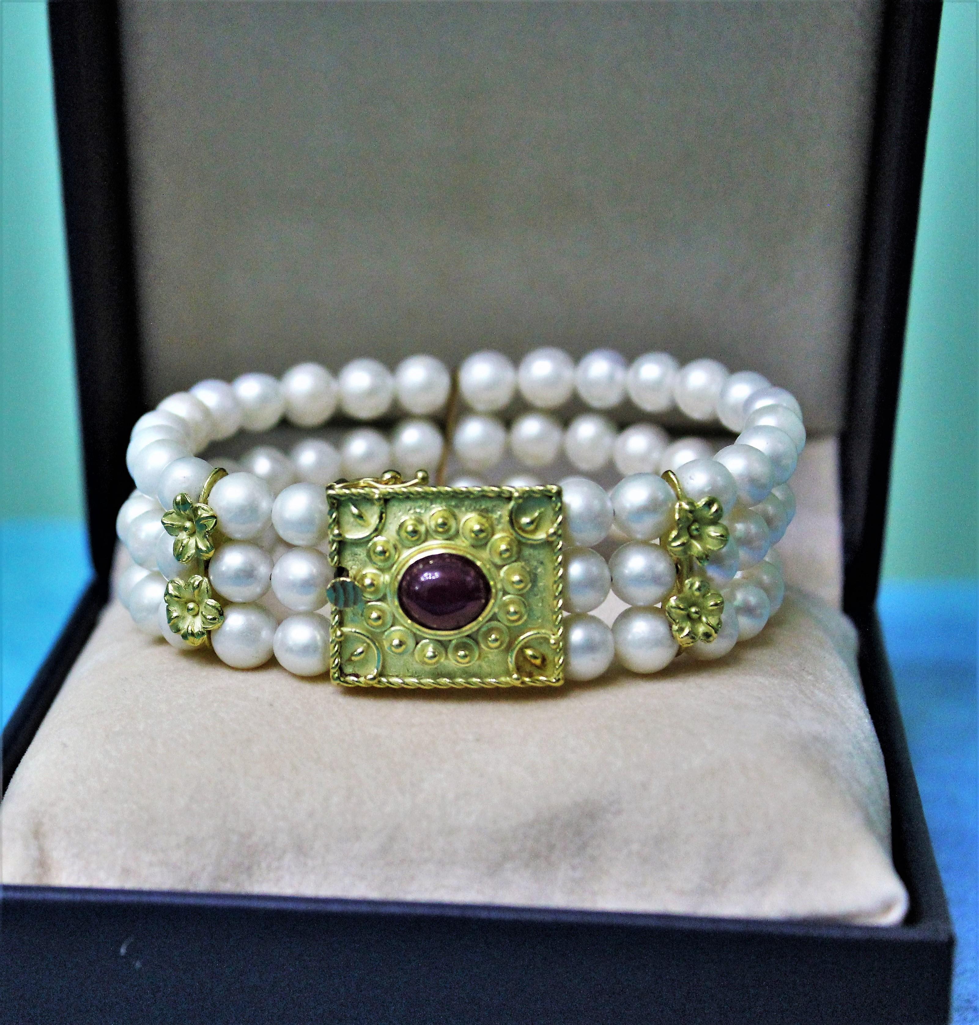 Baroque Pearls Yellow 18 Karat Gold Cabochon Ruby Retro Bracelet Rome, Italy, 1970s For Sale