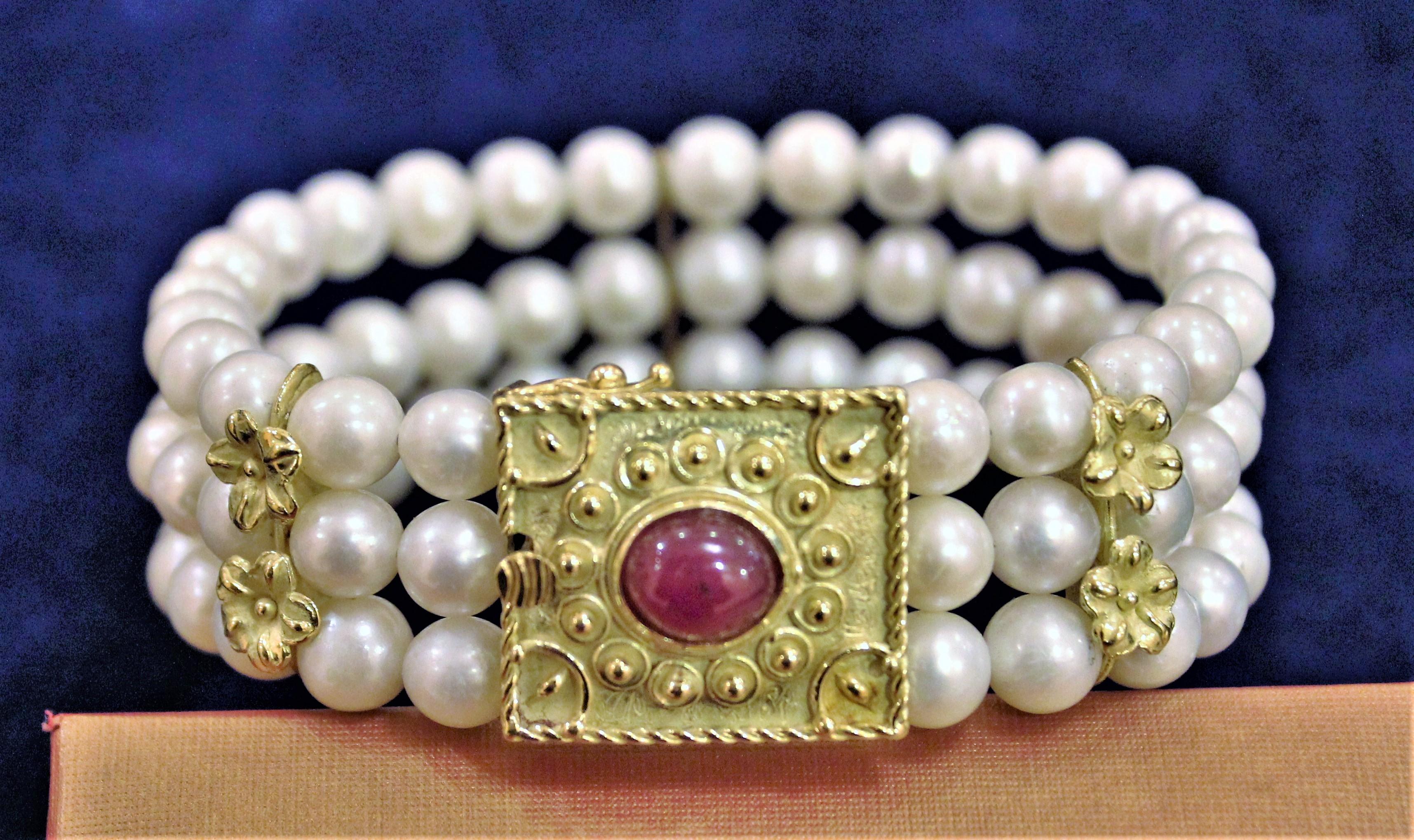 Women's or Men's Pearls Yellow 18 Karat Gold Cabochon Ruby Retro Bracelet Rome, Italy, 1970s For Sale