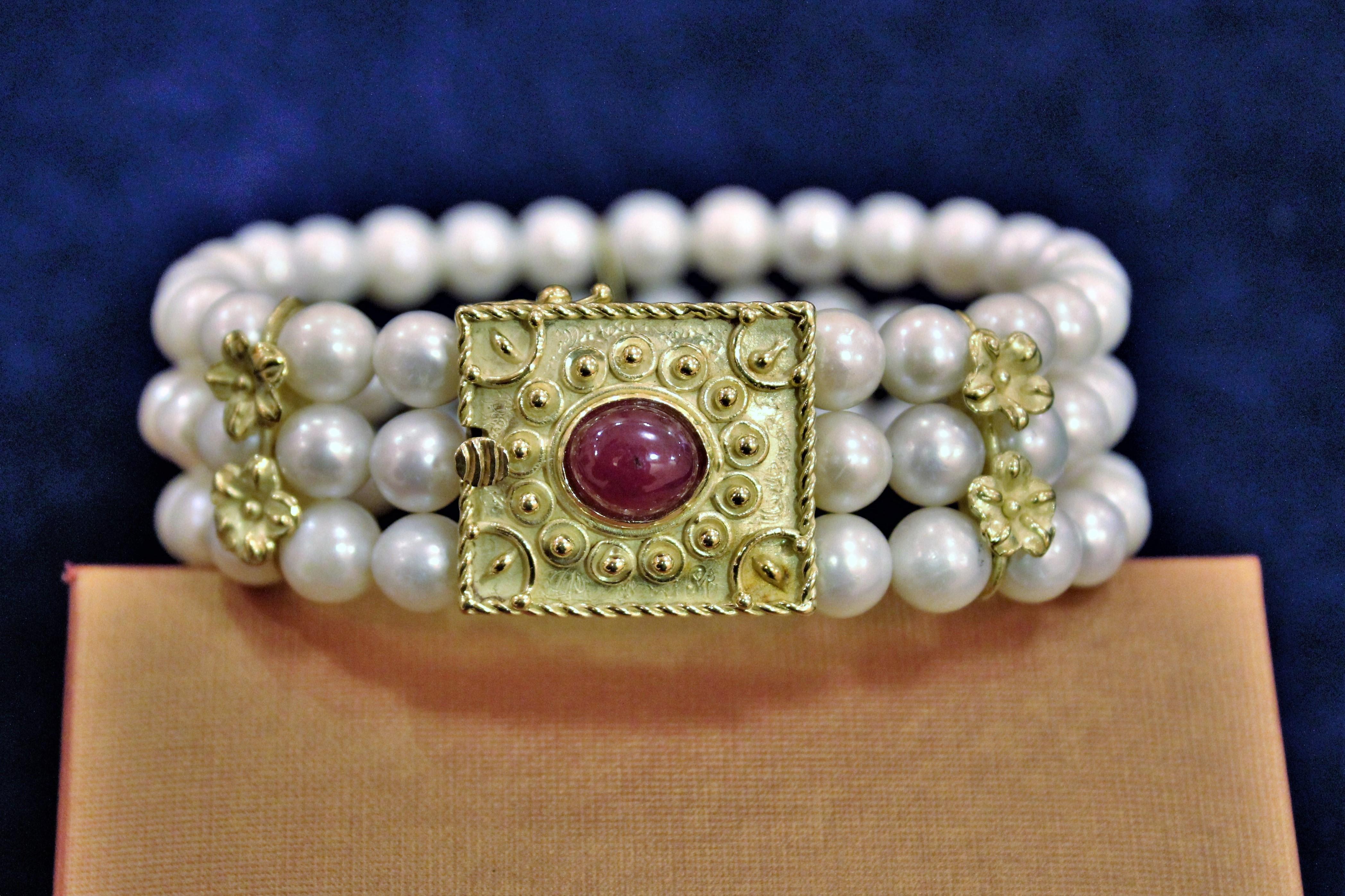 Pearls Yellow 18 Karat Gold Cabochon Ruby Retro Bracelet Rome, Italy, 1970s For Sale 2