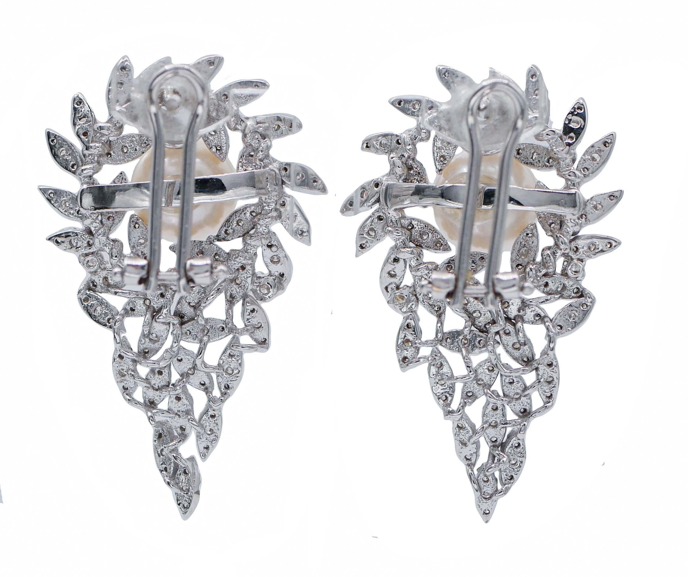 Retro Pearls, Diamonds, 14 Karat White Gold Retrò Earrings. For Sale