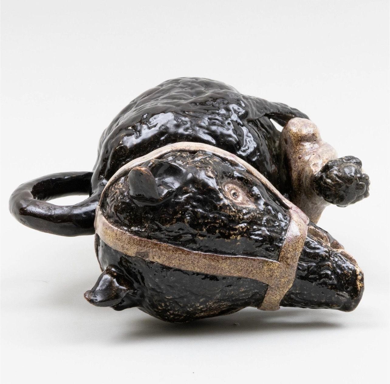 Bär-Krug und Deckel aus Perlenware, englisch, frühes 19. Jahrhundert im Zustand „Gut“ im Angebot in Spencertown, NY