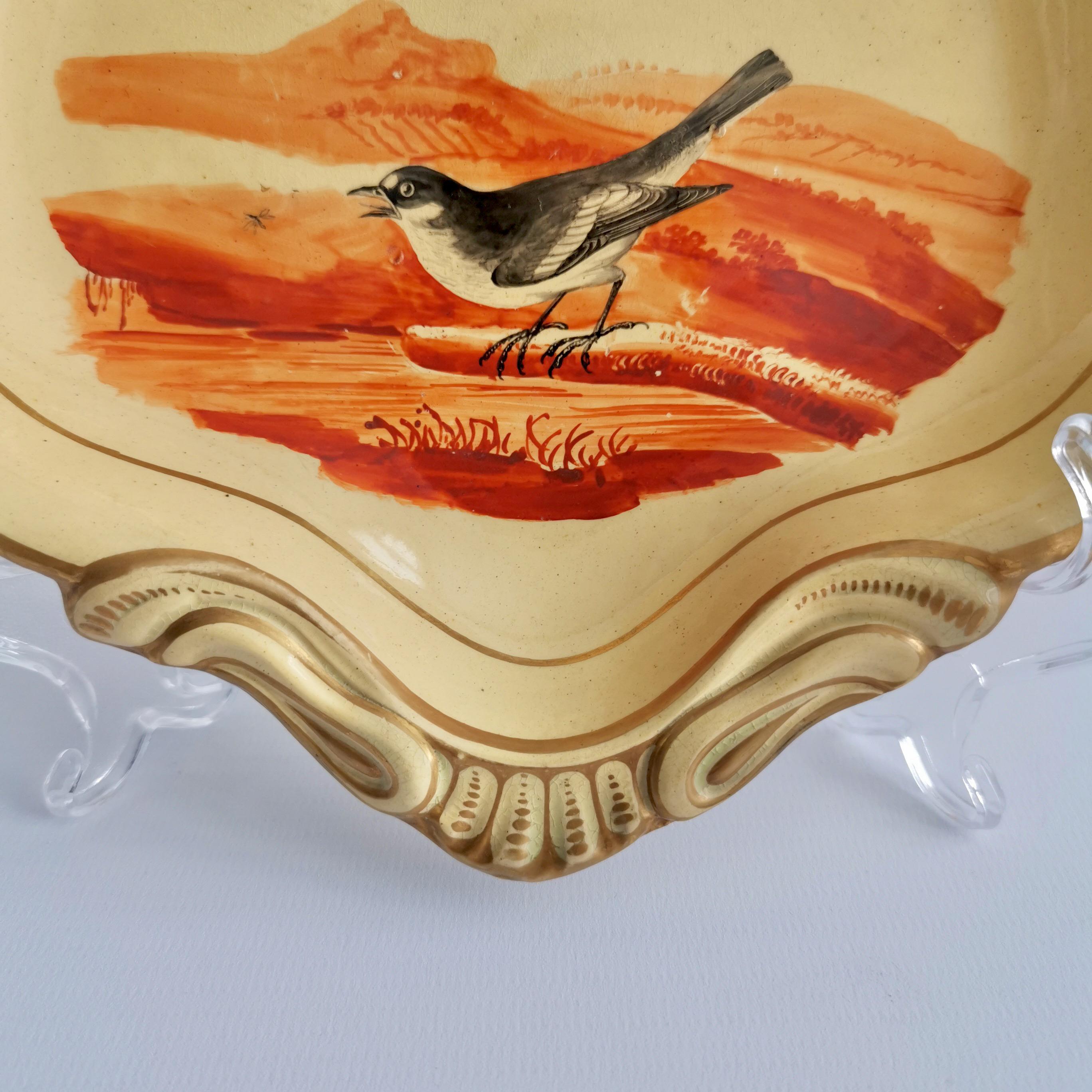 English Pearlware Beige Shell Dish with Bird Attributed to Wedgwood, Regency, circa 1820