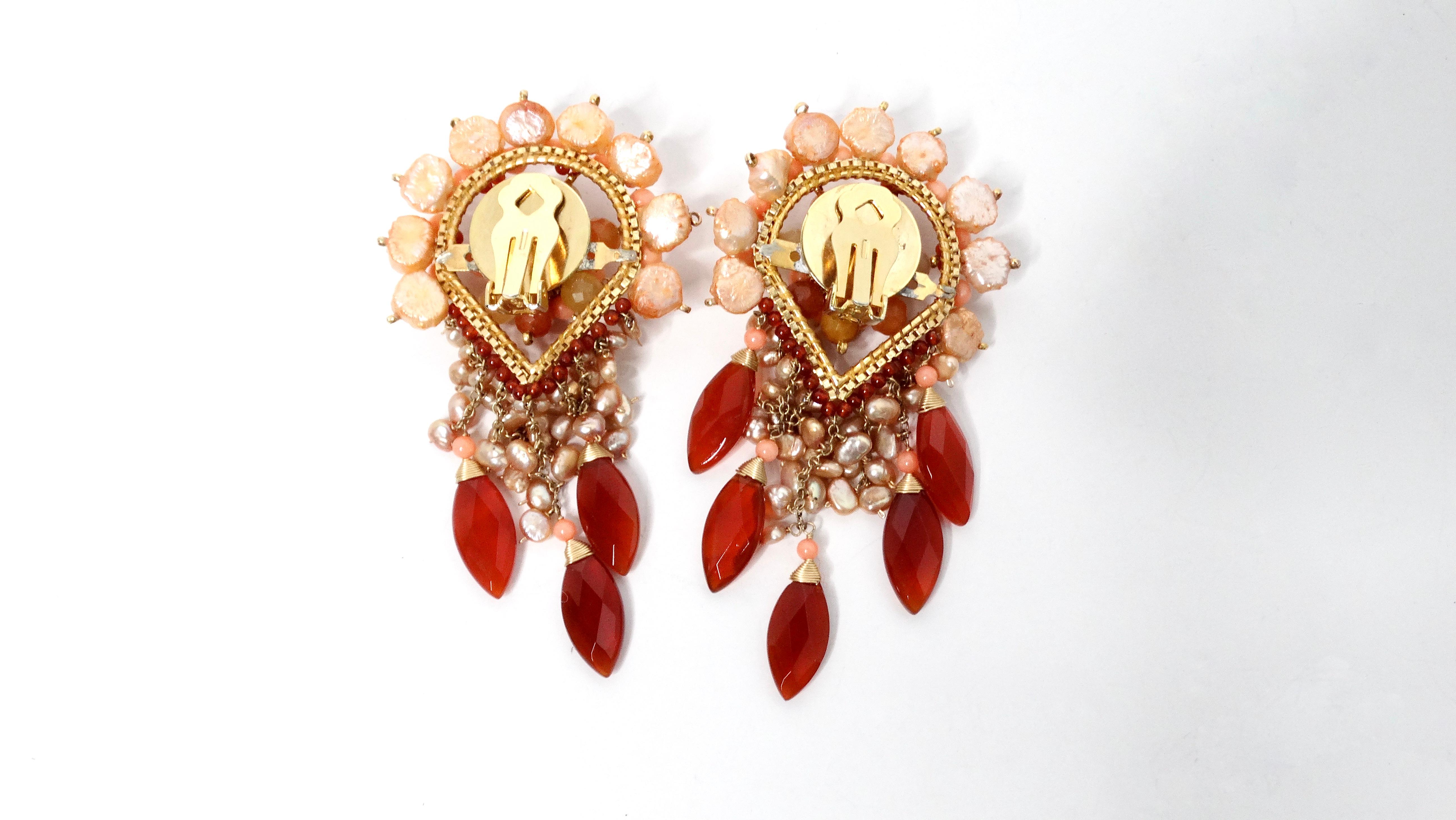 Boucles d'oreilles nacrées en perles roses et oranges avec pendentifs à clip Pour femmes en vente