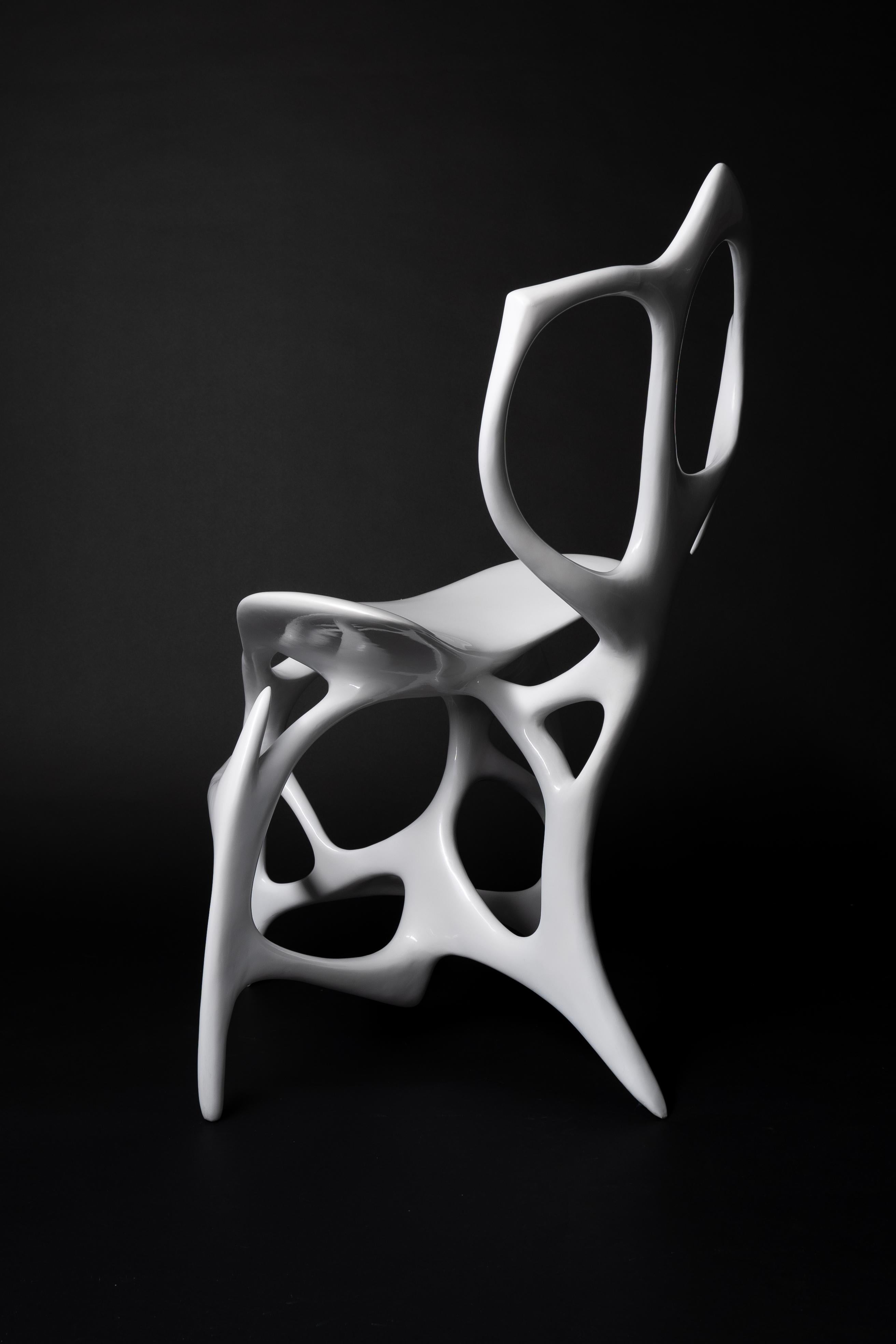 Sedia Studio A standard in bianco perlato di Duen Studio
Edizione limitata di 10 esemplari
Dimensioni:  L 60 x P 60 x H 90 cm
Materiali: Ottone e vernice metallizzata perlescente.

Informazioni su: Duenstudio è stato fondato in Francia nel 2023. I