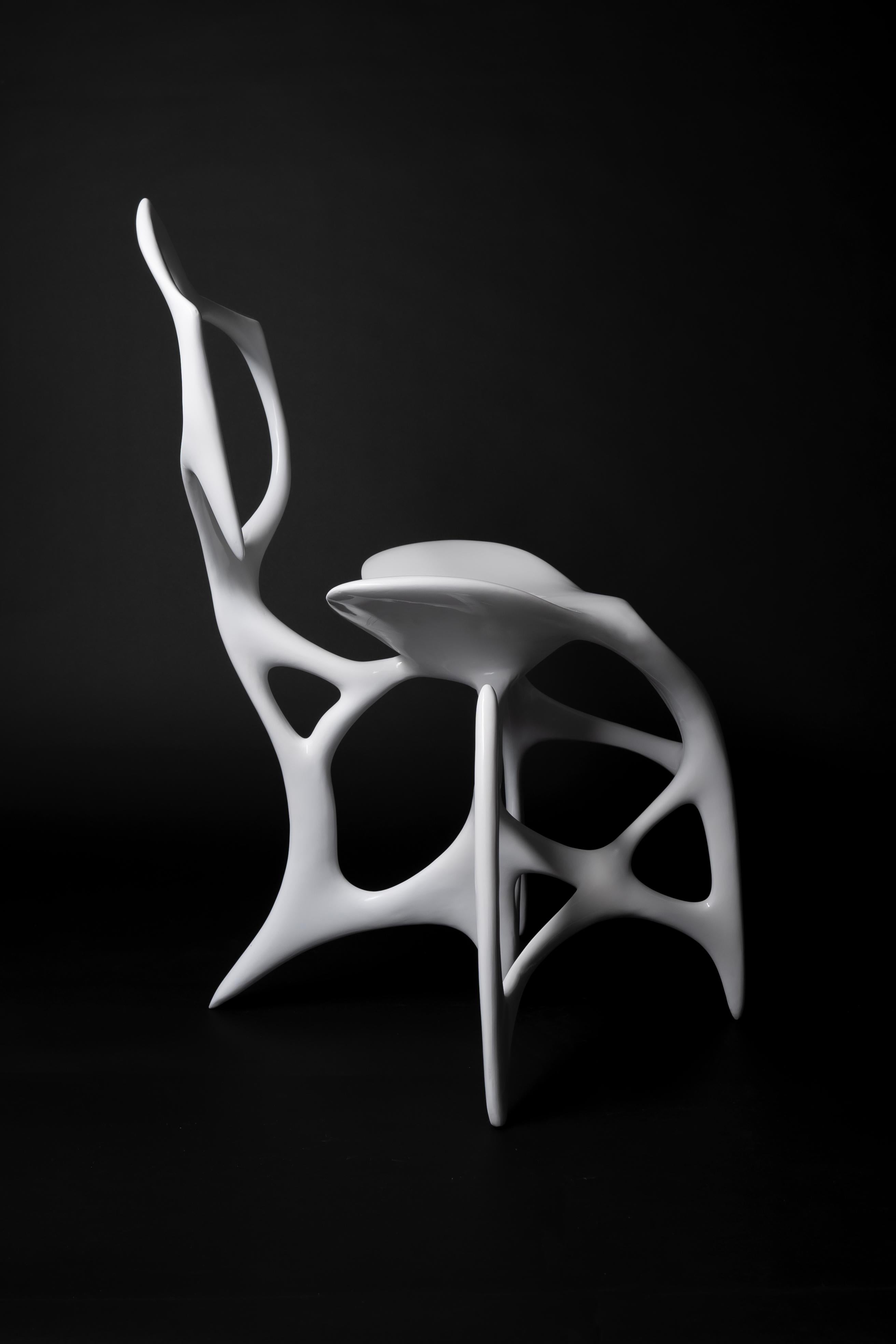 Ottone Sedia Studio A standard in bianco perlato di Duen Studio in vendita