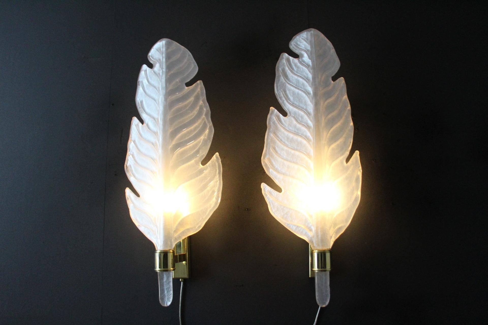 Pearly White Murano Glass Sconces, Leaf Shape Wall Lights,  Barovier Style For Sale 4