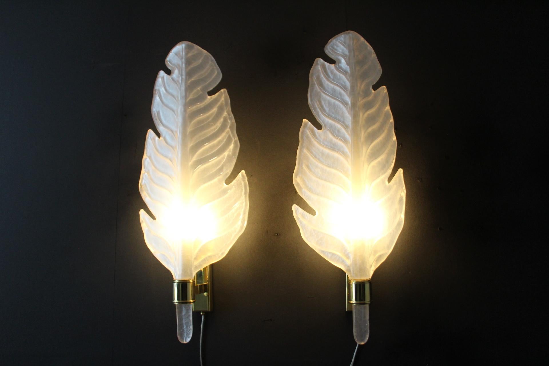 Pearly White Murano Glass Sconces, Leaf Shape Wall Lights,  Barovier Style For Sale 5