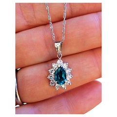 Pearshape Emerald and Diamond Drop Pendant Necklace total weight 2.69 Platinum
