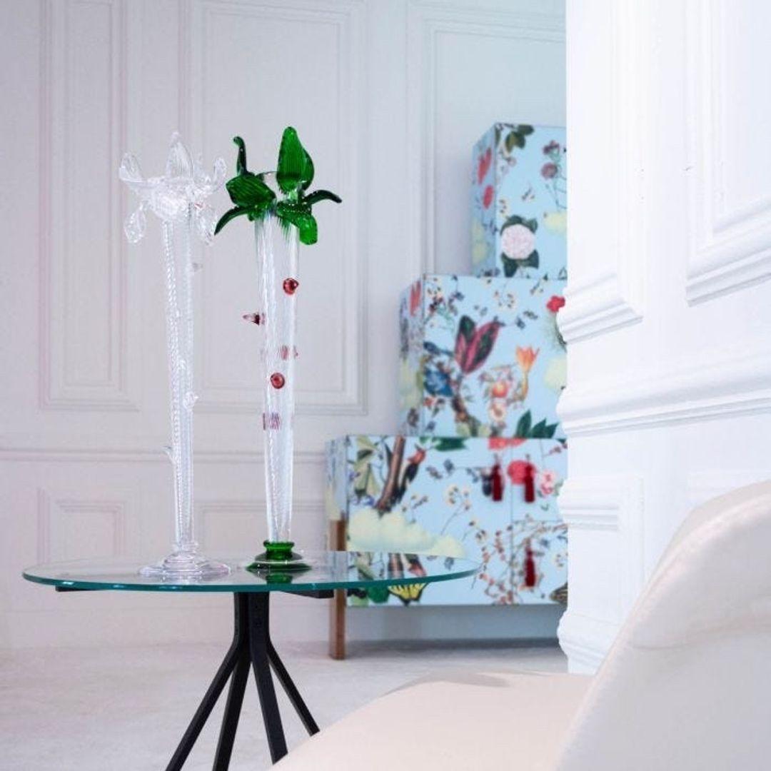 Die Sipek-Gläserkollektion ist ein Kunstwerk, jedes Glas ist anders; jedes zeichnet sich durch ein persönliches Dekor und eine persönliche Farbe aus; jedes Glas hat sein Dekor und seine Farbe und kann leicht von dem abgebildeten Produkt abweichen.