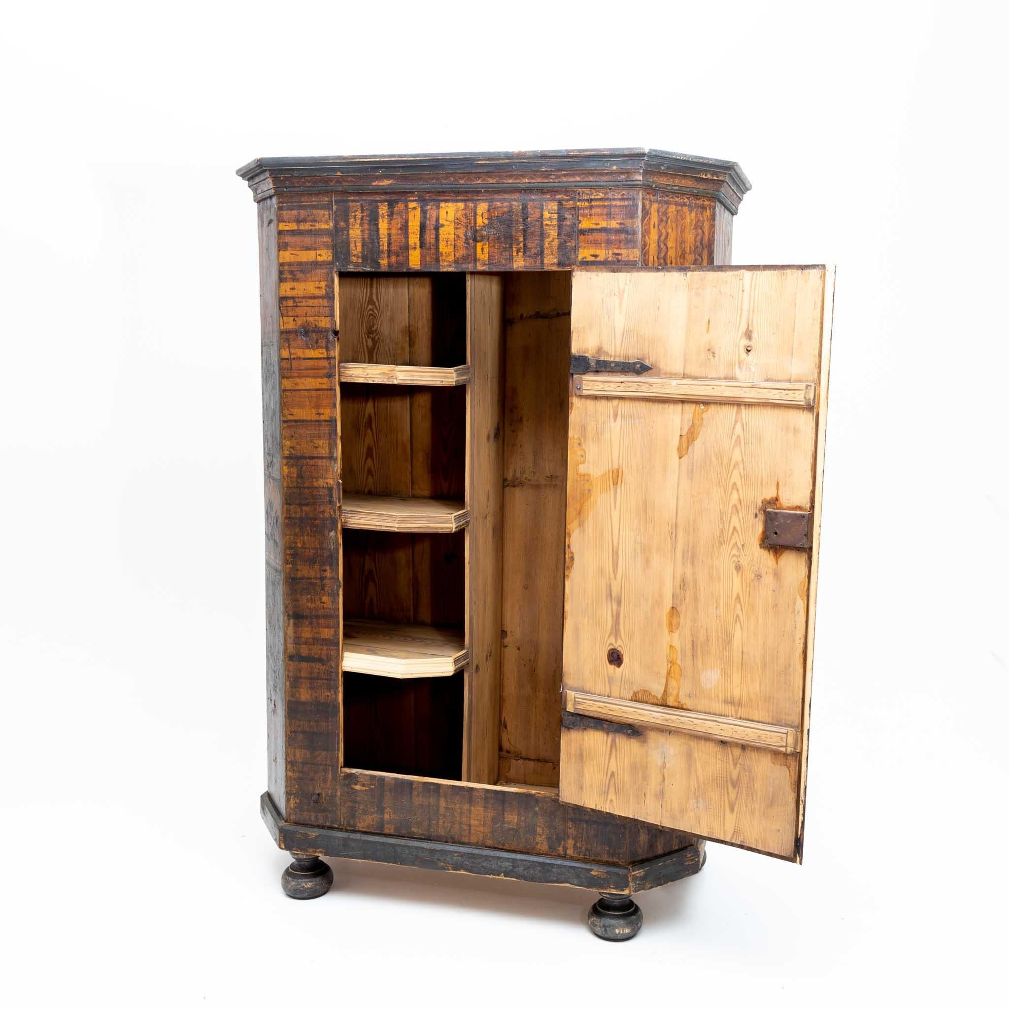 Peasant cabinet, Late 18th Century For Sale 4