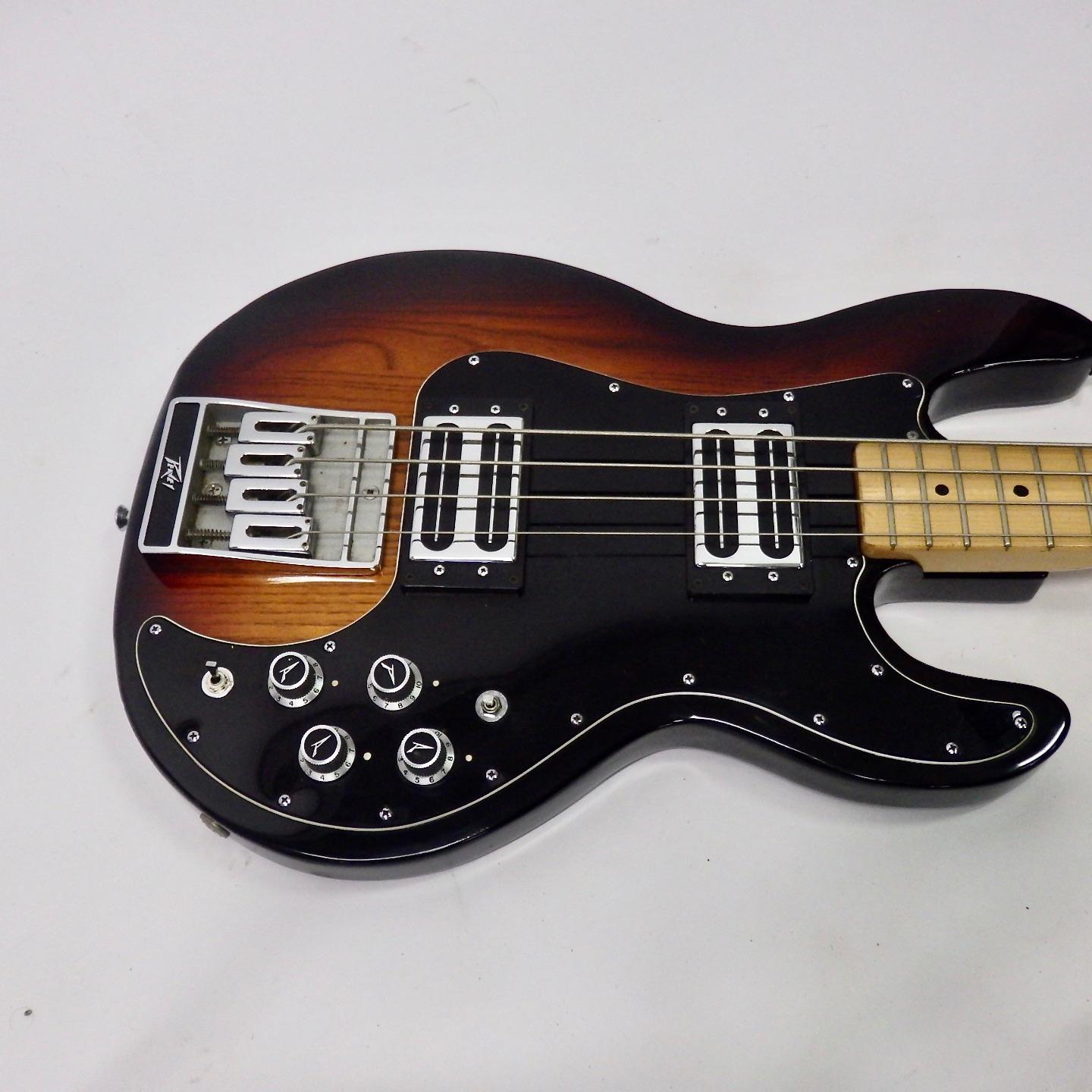 Peavey T 40 Bass Guitar with Original Hard Case 4