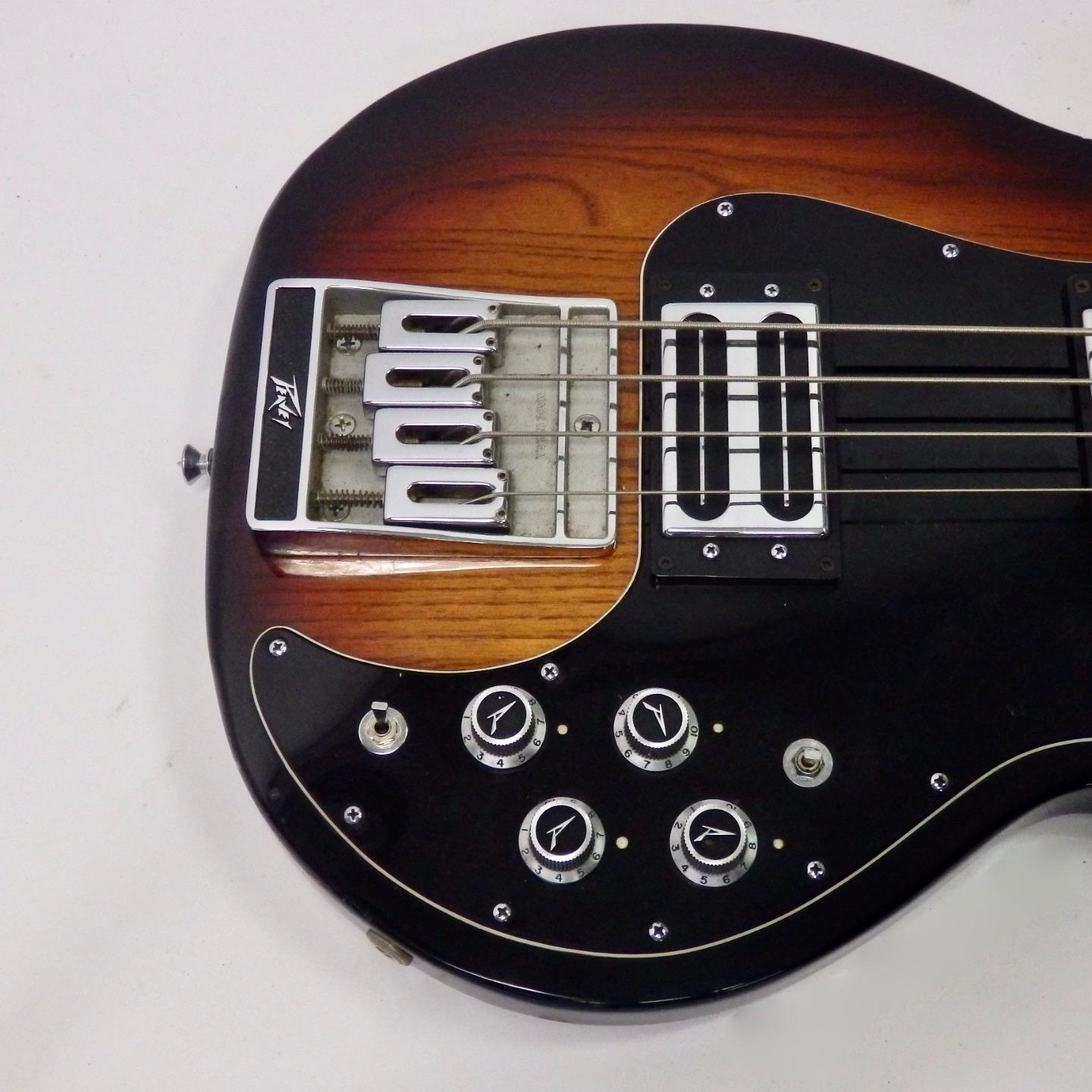 Peavey T 40 Bass Guitar with Original Hard Case 5