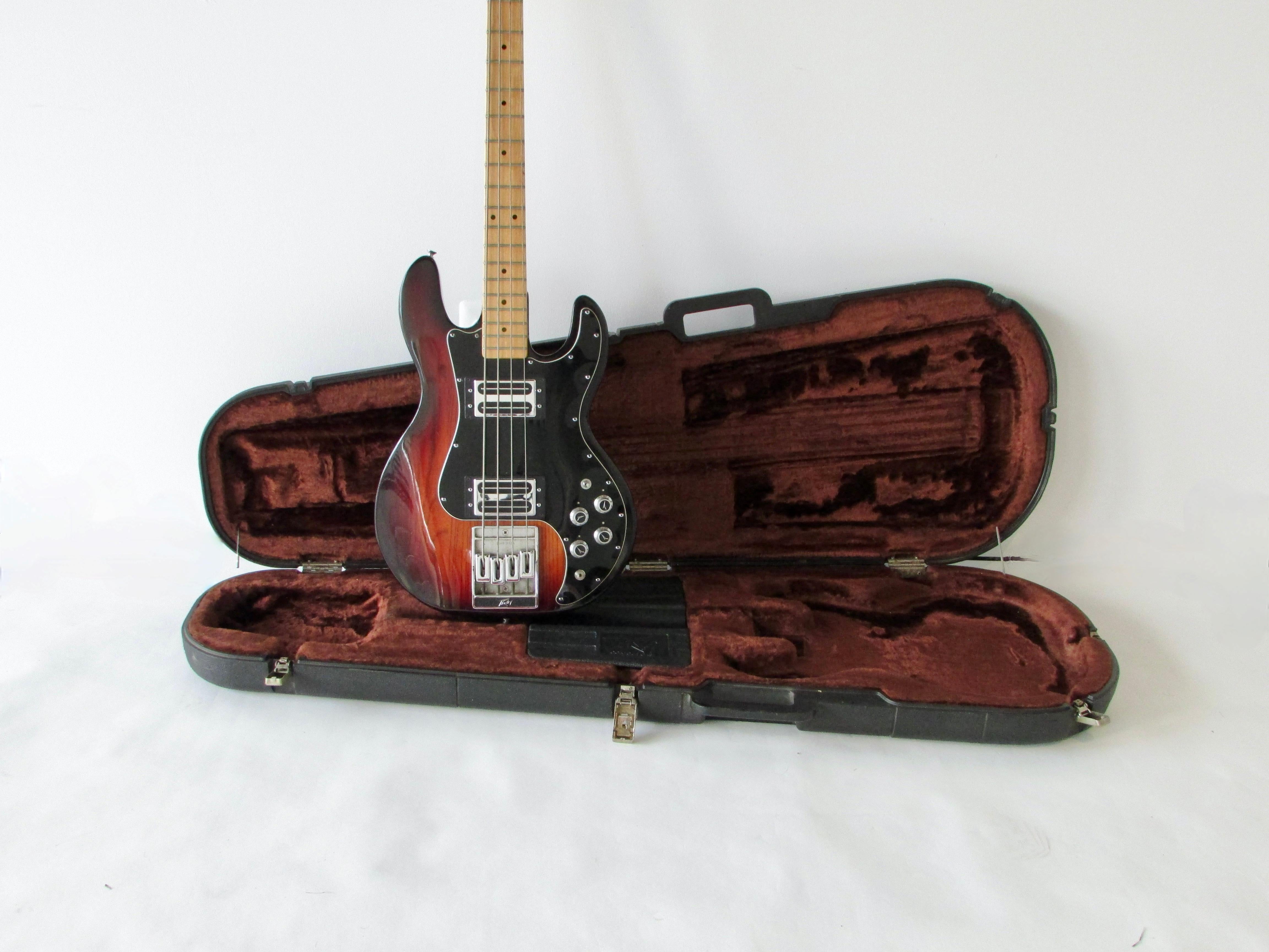 Peavey T 40 Bass Guitar with Original Hard Case 7