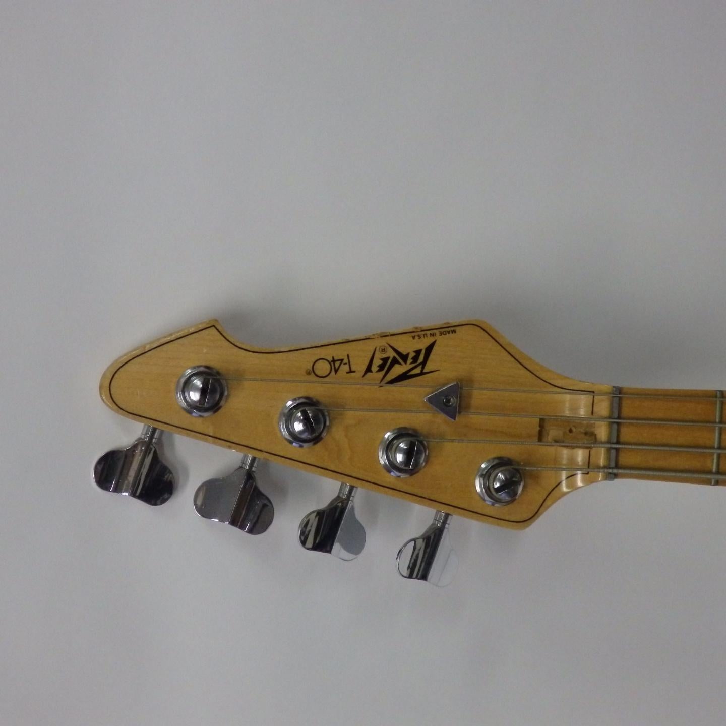 American Peavey T 40 Bass Guitar with Original Hard Case