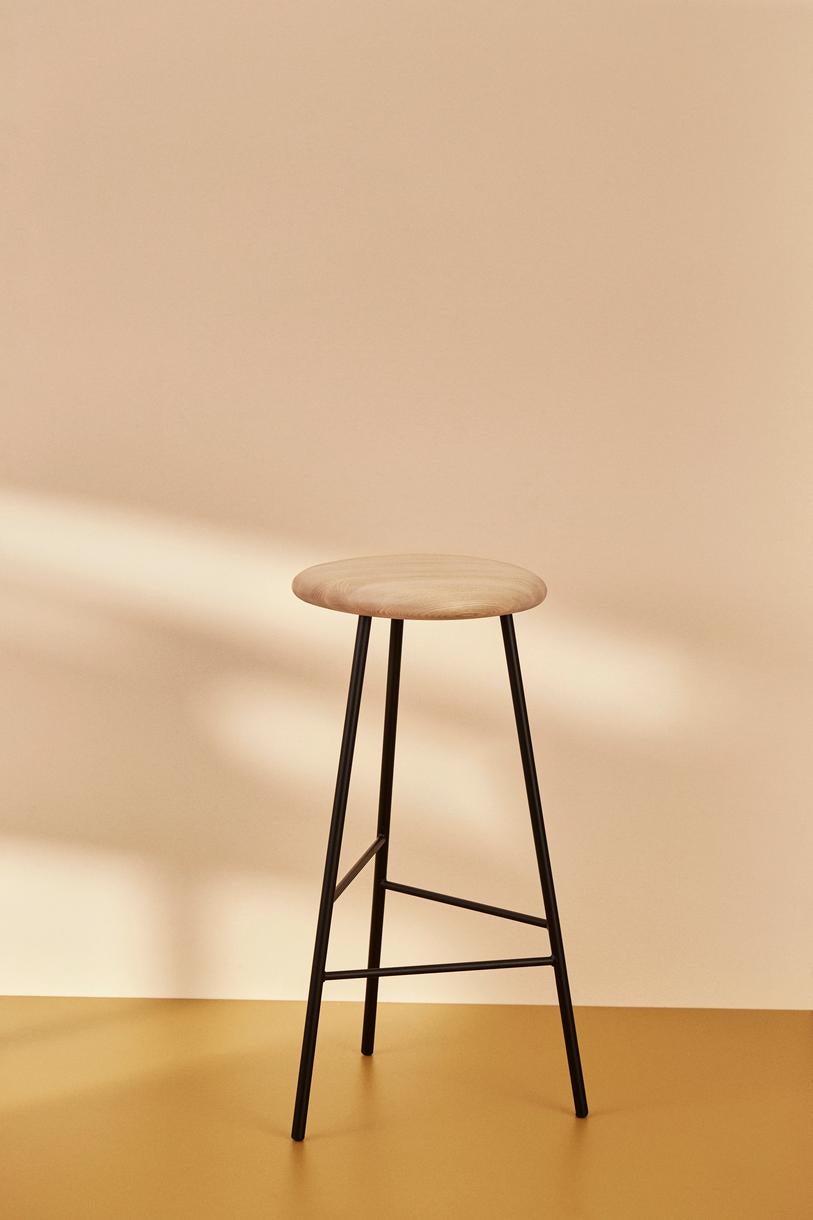 Taburete de bar Pebble Large Re-Plast Negro Noir by Warm Nordic Acero en venta