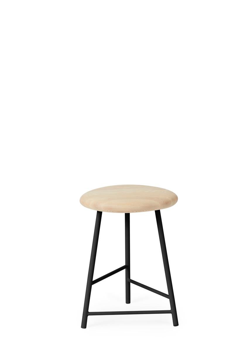 Pebble Bar Stool Small Oiled Ash Black Noir by Warm Nordic
Dimensions: D 38 x H 65 cm
Material: Oiled solid ash, Smoked solid oak, Black noir powder coated steel, Pure white powder coated steel.
Weight: 7 kg
Also available in different colours