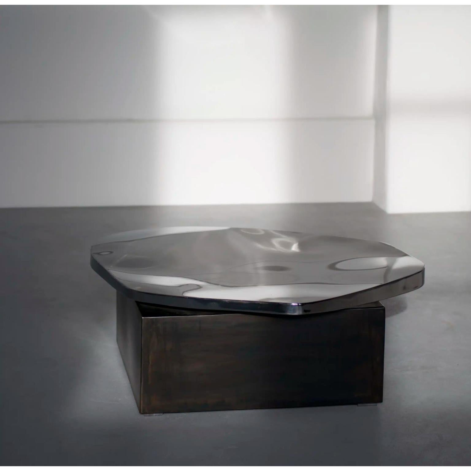 Patiné Table basse Pebble de Pol Quadens en vente