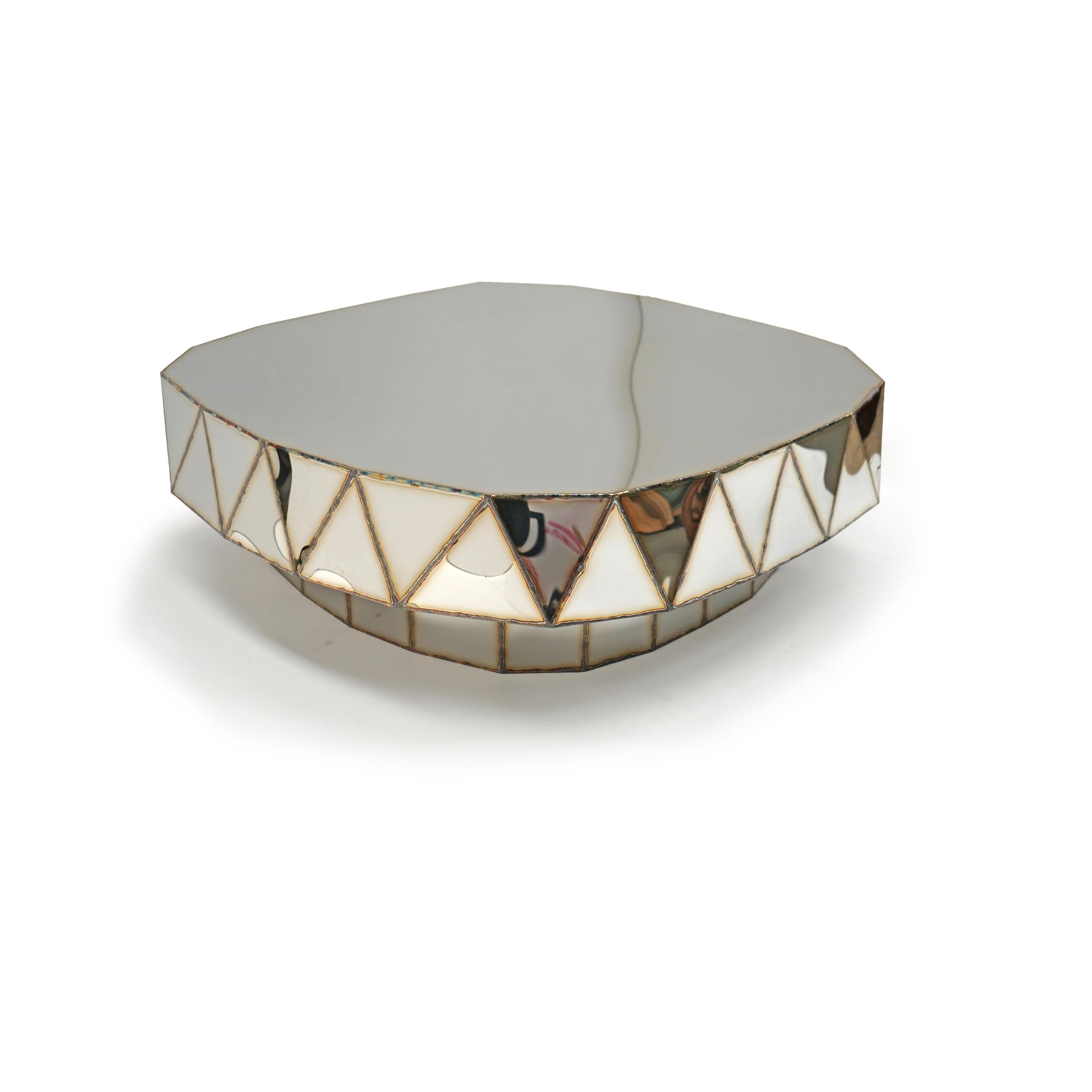 Mesa baja Pebble de acero inoxidable soldado pulido espejo de Julian Mayor Siglo XXI y contemporáneo en venta