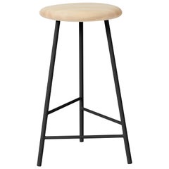 Tabouret de comptoir en galets, par Welling / Ludvik de Warm Nordic