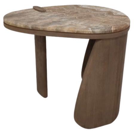 Table basse haute Pebble en Wood Oak et plateau en Onyx par André Fu Living 